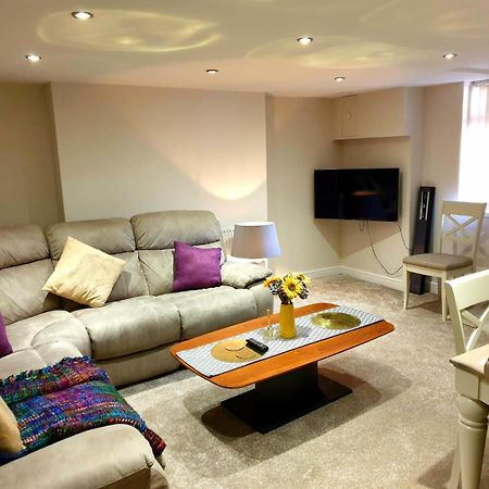 Elegant 2 Bed Apartment In Manchester Exterior foto