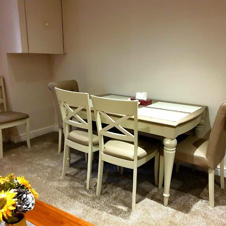 Elegant 2 Bed Apartment In Manchester Exterior foto